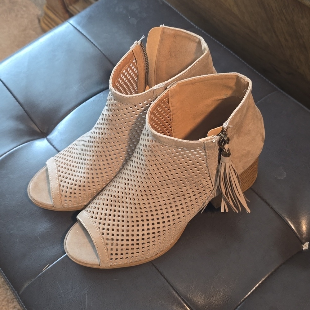 Quipd beige ankle boots